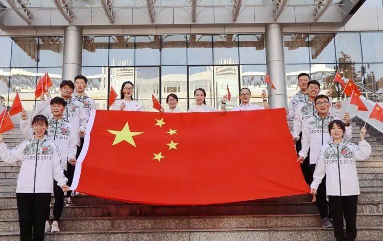 救援受困的小恐龙